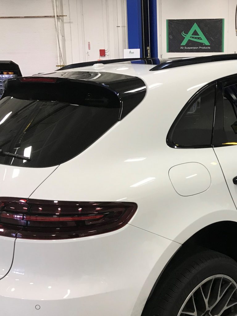 Arnott's new rear air springs, A-3327 (Rear Right) and A-3328 (Rear Left), for the 2015-2018 Porsche Macan with Auto Leveling (95B Chassis) feature a ContiTech OE-quality air sleeve, CNC machined aluminum top, 